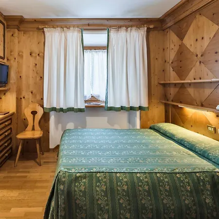 マーブル ナテール コルティーナ・ダンペッツォ